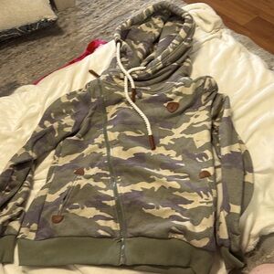 Wanakome Women’s Zip-up Hoodie - Size L- color Camo